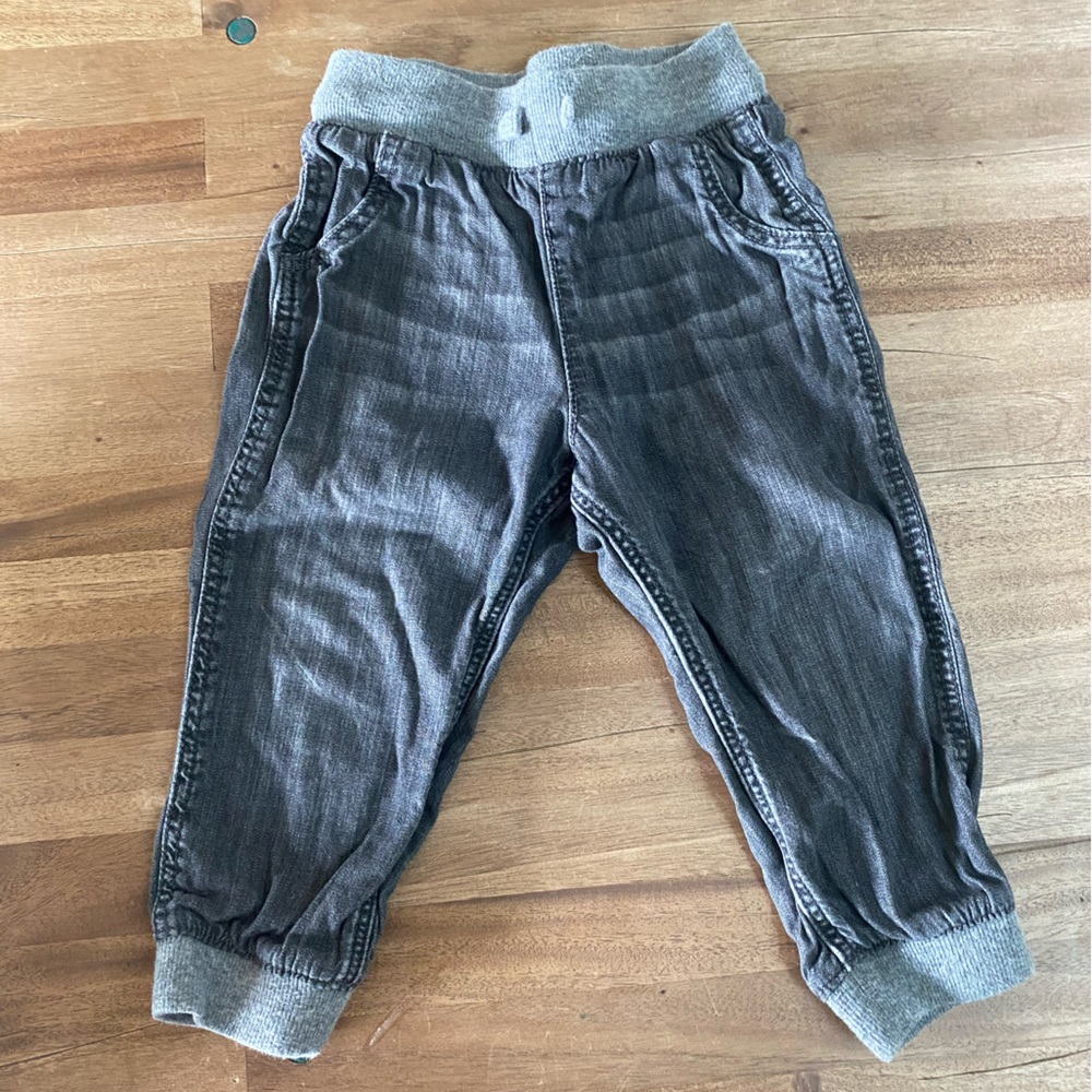 H&M joggers.